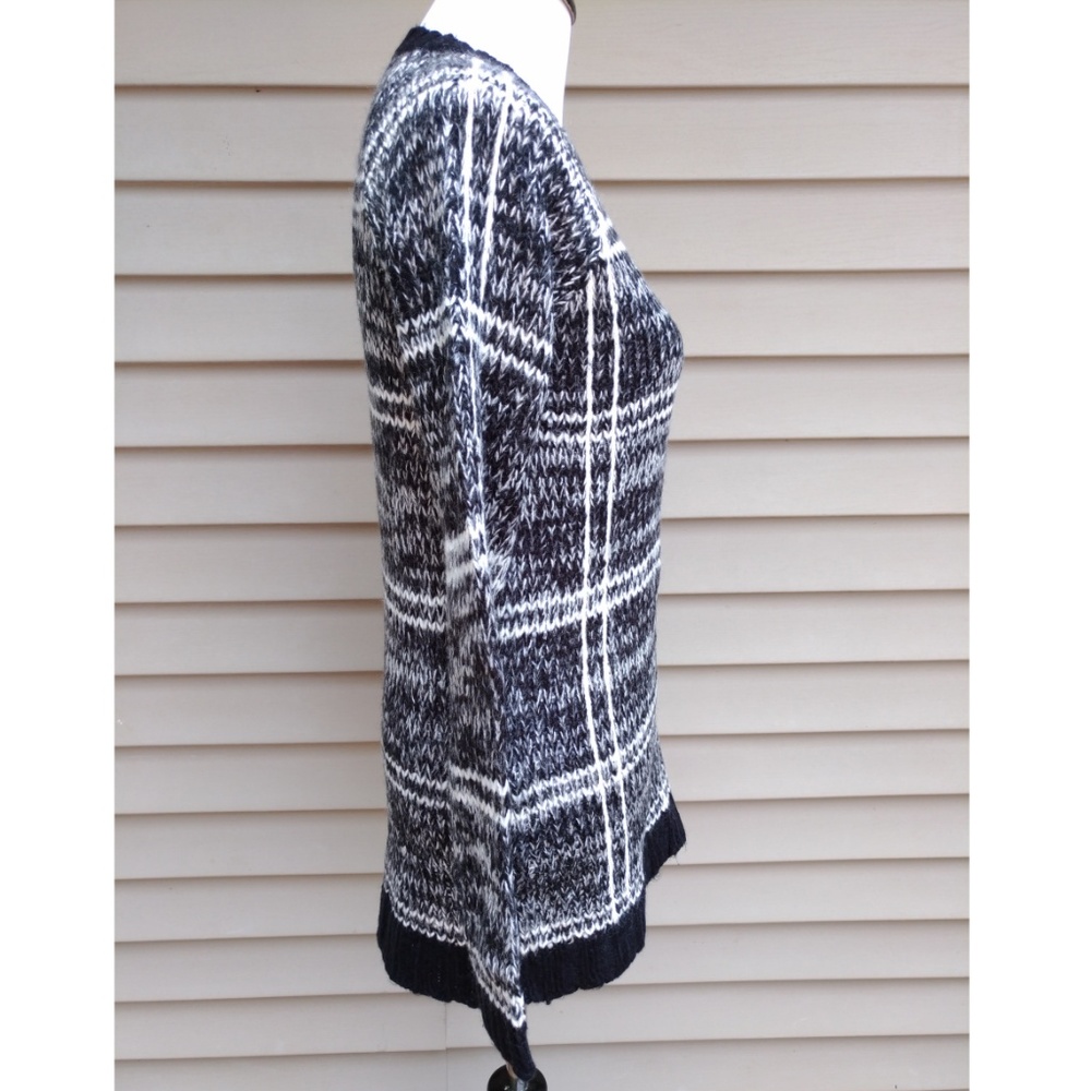 RESERVED.  Black Plaid Sweater White - Picture 7 of 7